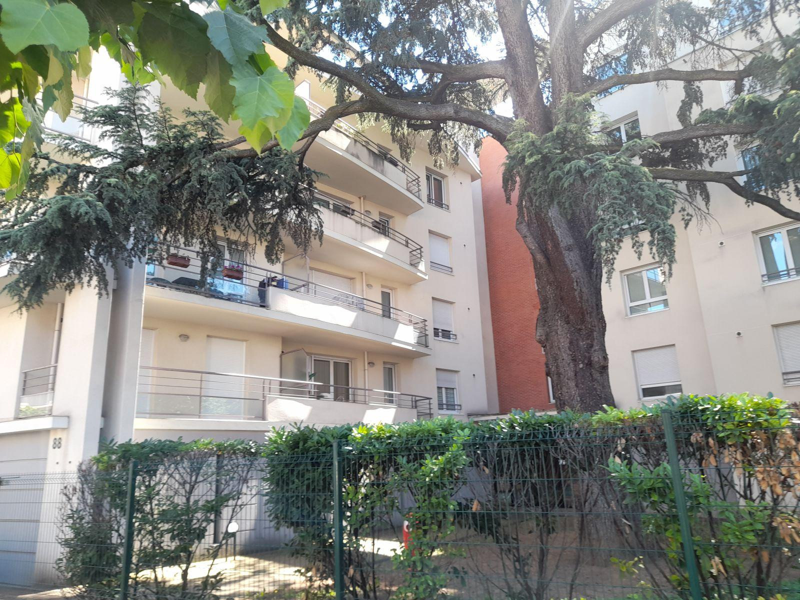 
                                                Location
                                                 Appartement T 3 avec cave et garage