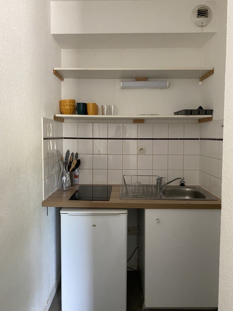 
                                                Vente
                                                 Appartement T1 meublé vendu loué en location meublé