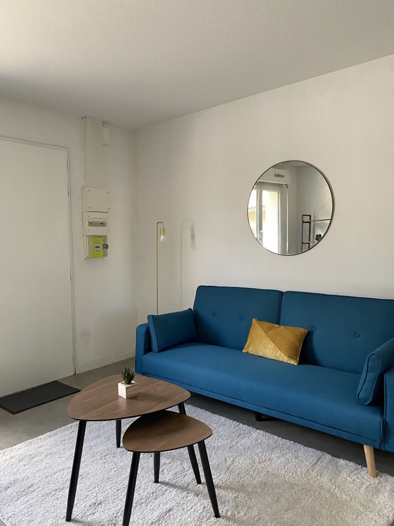 
                                                Vente
                                                 Appartement T1 meublé vendu loué en location meublé