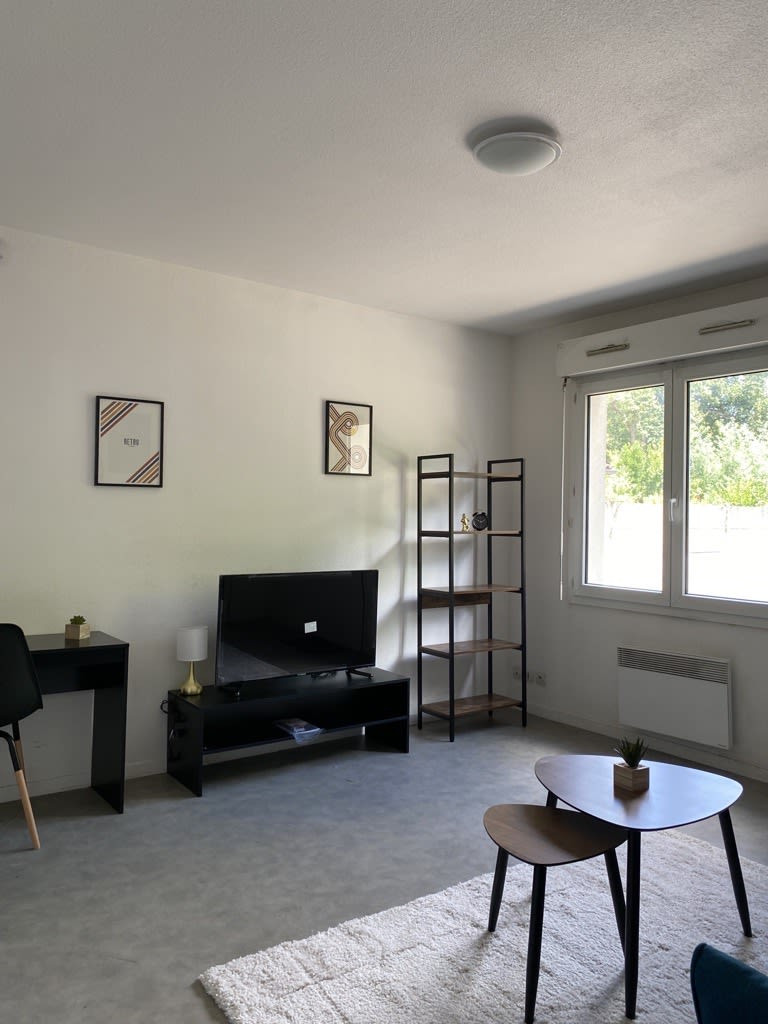 
                                                Vente
                                                 Appartement T1 meublé vendu loué en location meublé