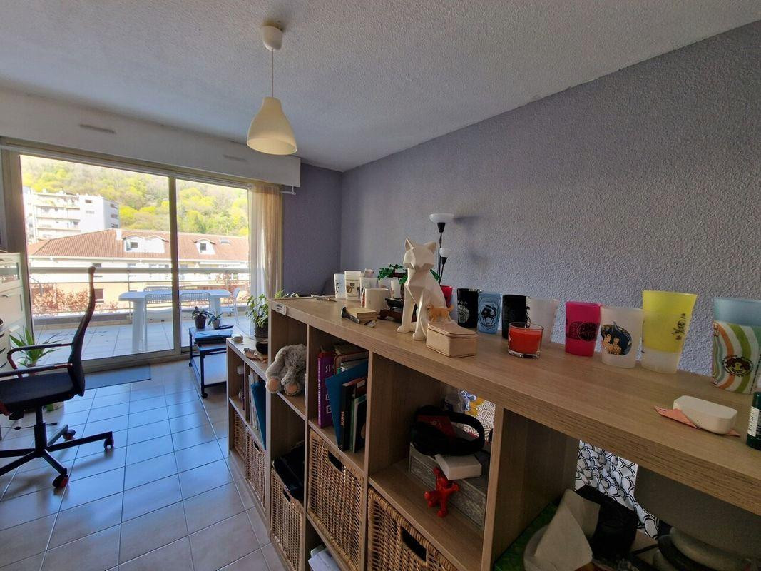 
                                                Location
                                                 Appartement T1+/studio meublé (38m2) avec balcon