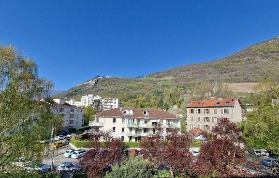 
                                                Location
                                                 Appartement T1+/studio meublé (38m2) avec balcon