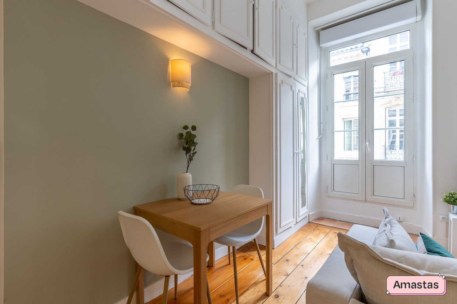 
                                                Location
                                                 Appartement T1bis rénové et meublé au coeur de Bordeaux