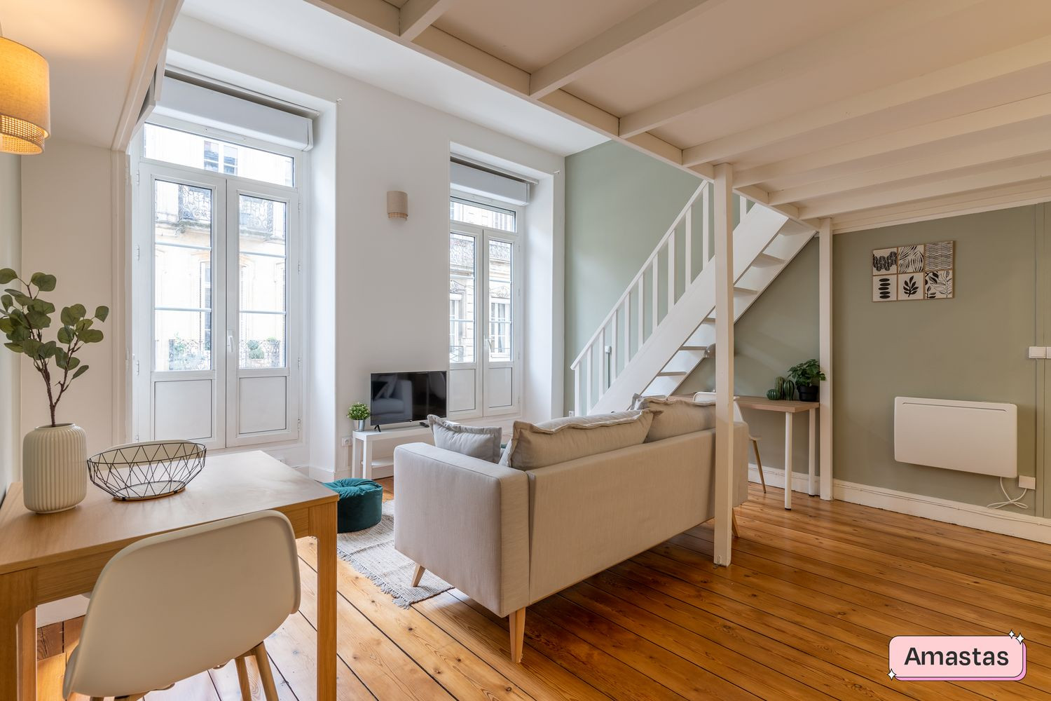 
                                                Location
                                                 Appartement T1bis rénové et meublé au coeur de Bordeaux