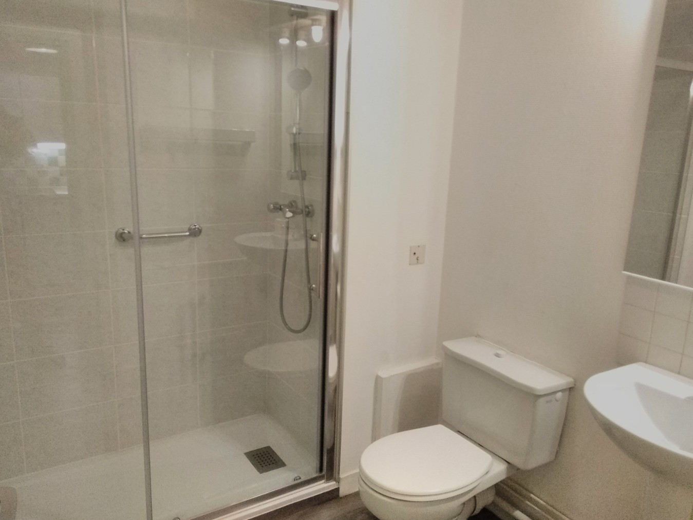 
                                                Location
                                                 Appartement T1bis résidence sénior