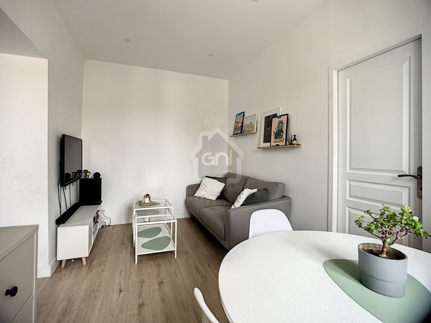 
                                                Location
                                                 Appartement T2 - 1er étage