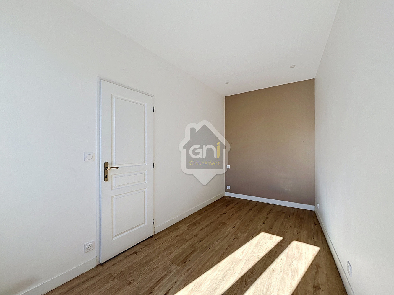 
                                                Location
                                                 Appartement T2 - 1er étage