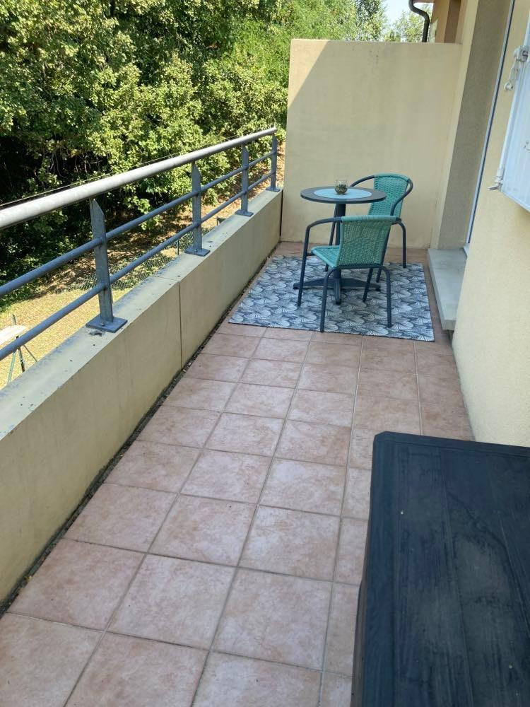 
                                                Location
                                                 Appartement T2, 2 terrasses, parking