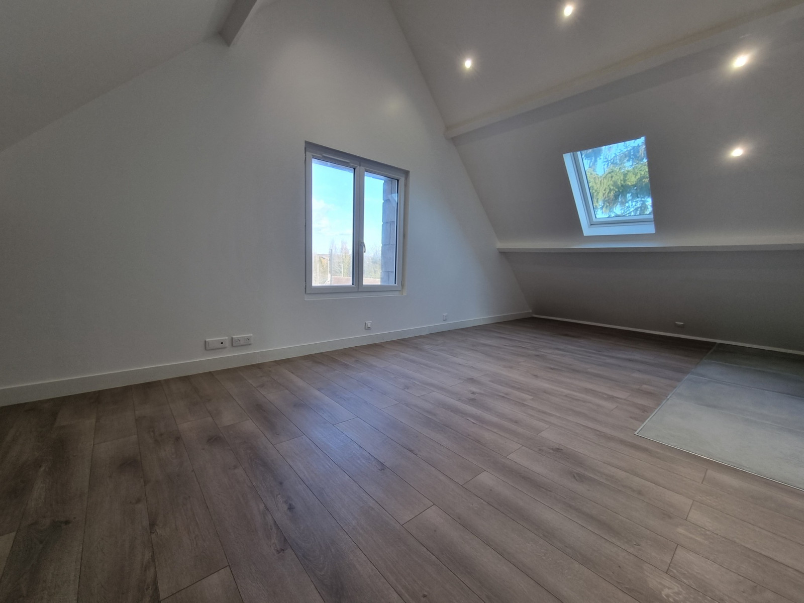 
                                                Location
                                                 Appartement T2 28.23m² à SAINT LEU D'ESSERENT