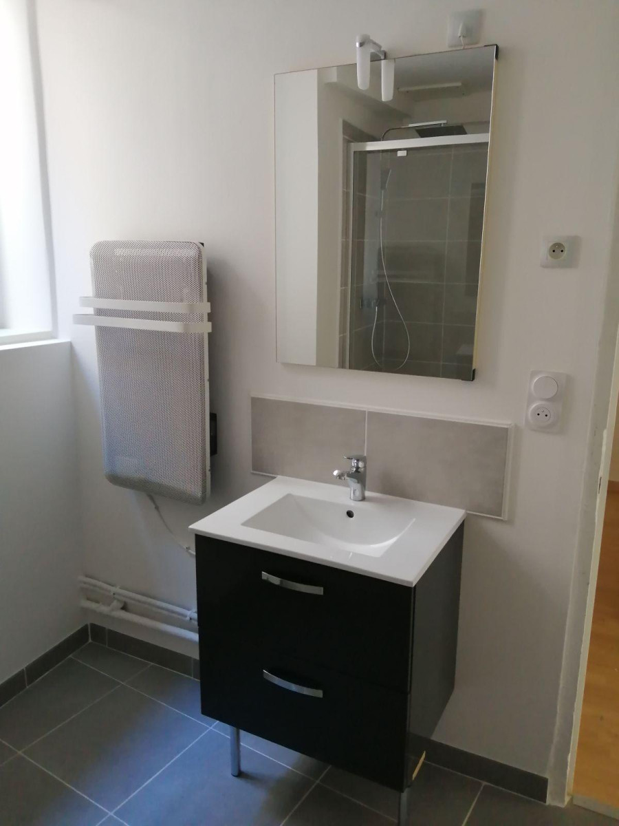 
                                                Location
                                                 Appartement T2 37 m²