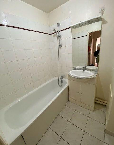 
                                                Location
                                                 Appartement T2 40m2 parking balcon cave