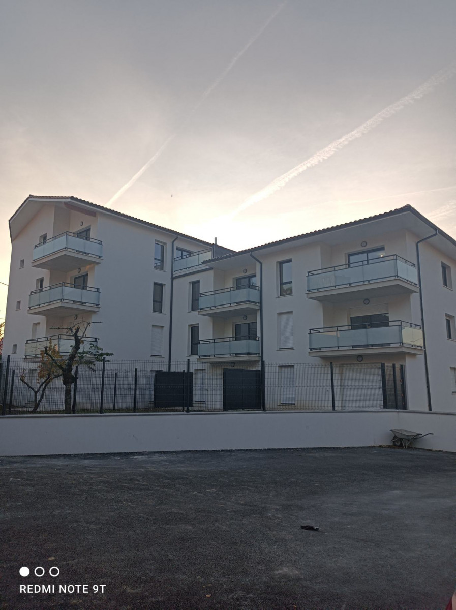 
                                                Location
                                                 Appartement T2 44m² à Cenon