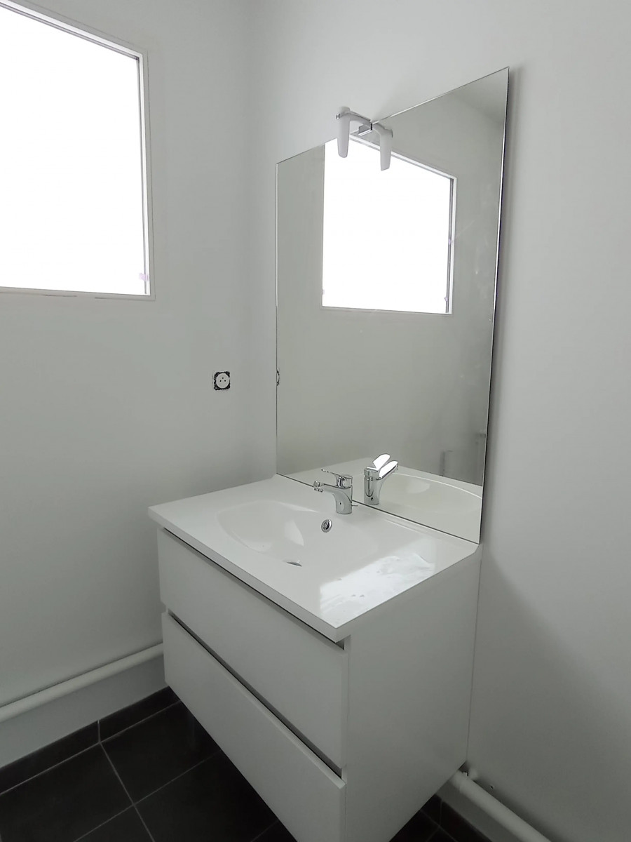 
                                                Location
                                                 Appartement T2 44m² à Floirac