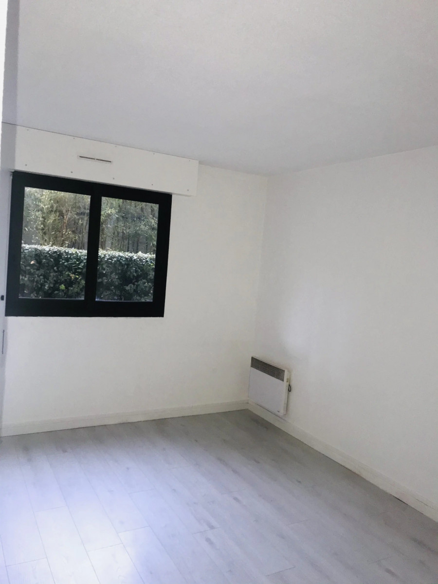 
                                                Location
                                                 Appartement T2 48m² à Talence