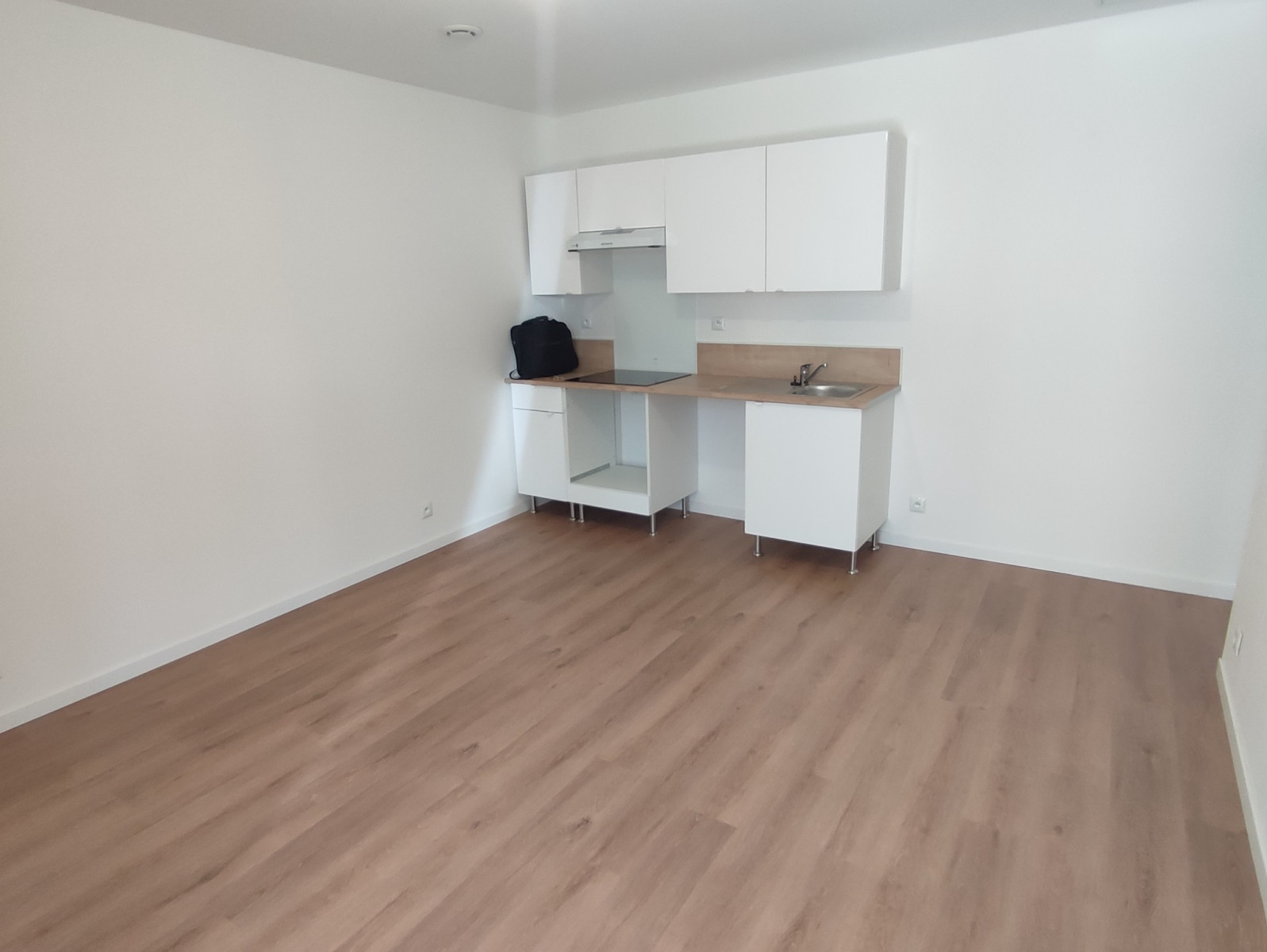 
                                                Location
                                                 Appartement T2 50m² à Bordeaux
