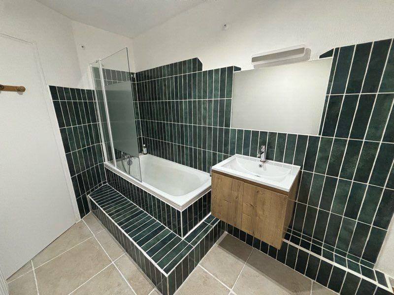 
                                                Location
                                                 Appartement T2 56m2 proche château