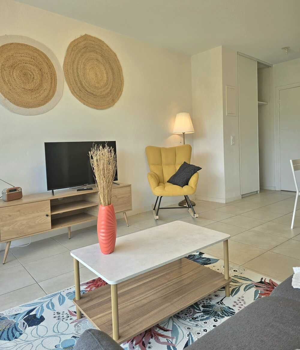
                                                Vente
                                                 Appartement T2 à Saintes