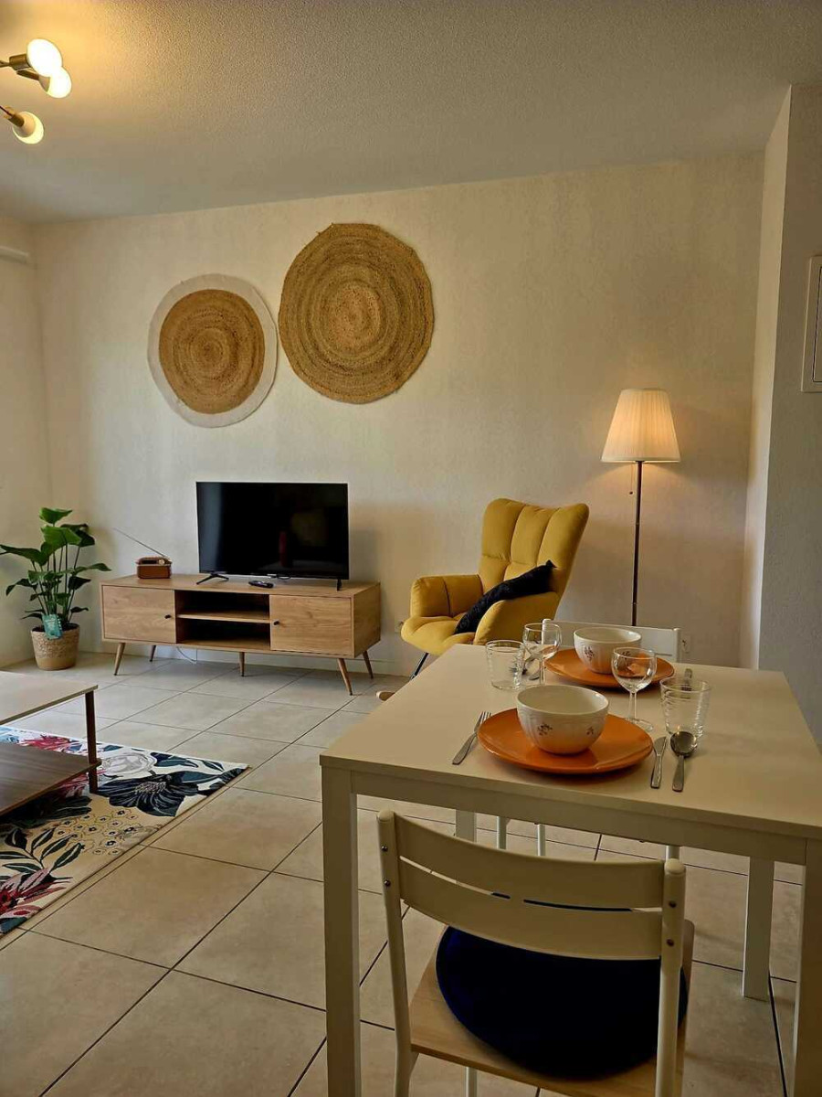 
                                                Vente
                                                 Appartement T2 à Saintes