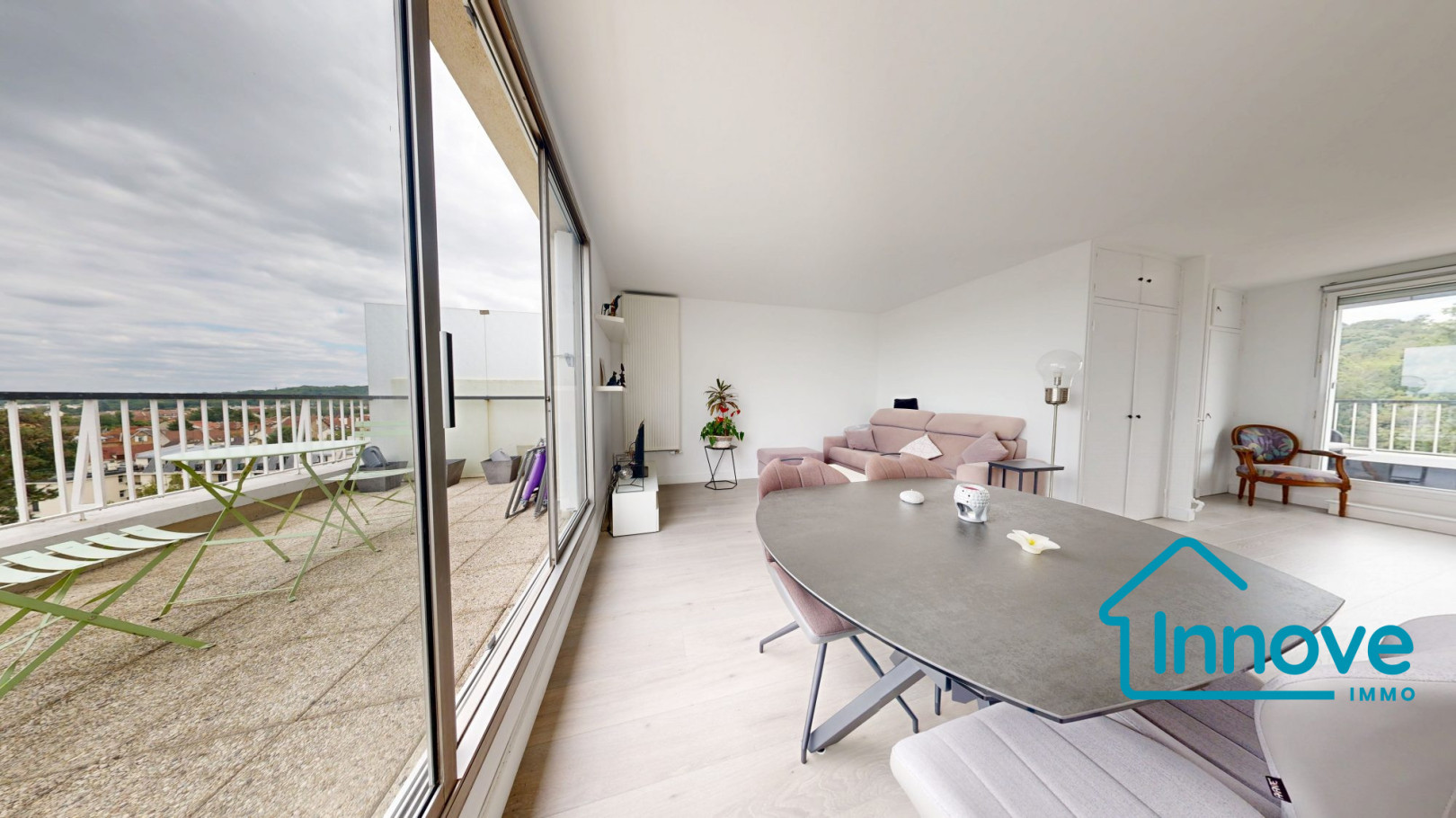 
                                                Vente
                                                 Appartement T2 à vendre Versailles Chantiers - Double terrasses