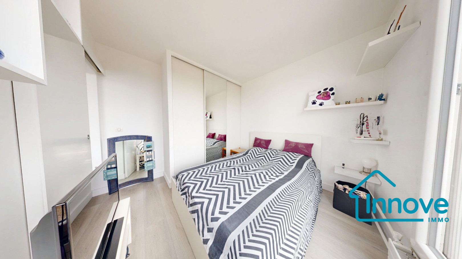 
                                                Vente
                                                 Appartement T2 à vendre Versailles Chantiers - Double terrasses