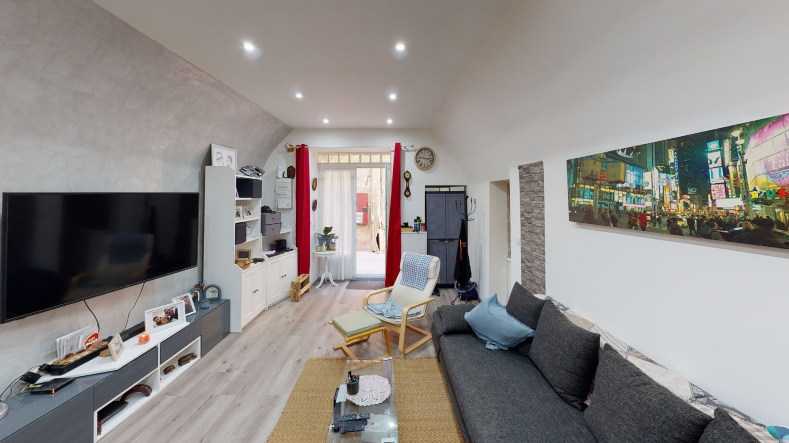 
                                                Vente
                                                 APPARTEMENT T2 au COEUR du VILLAGE de JOUQUES