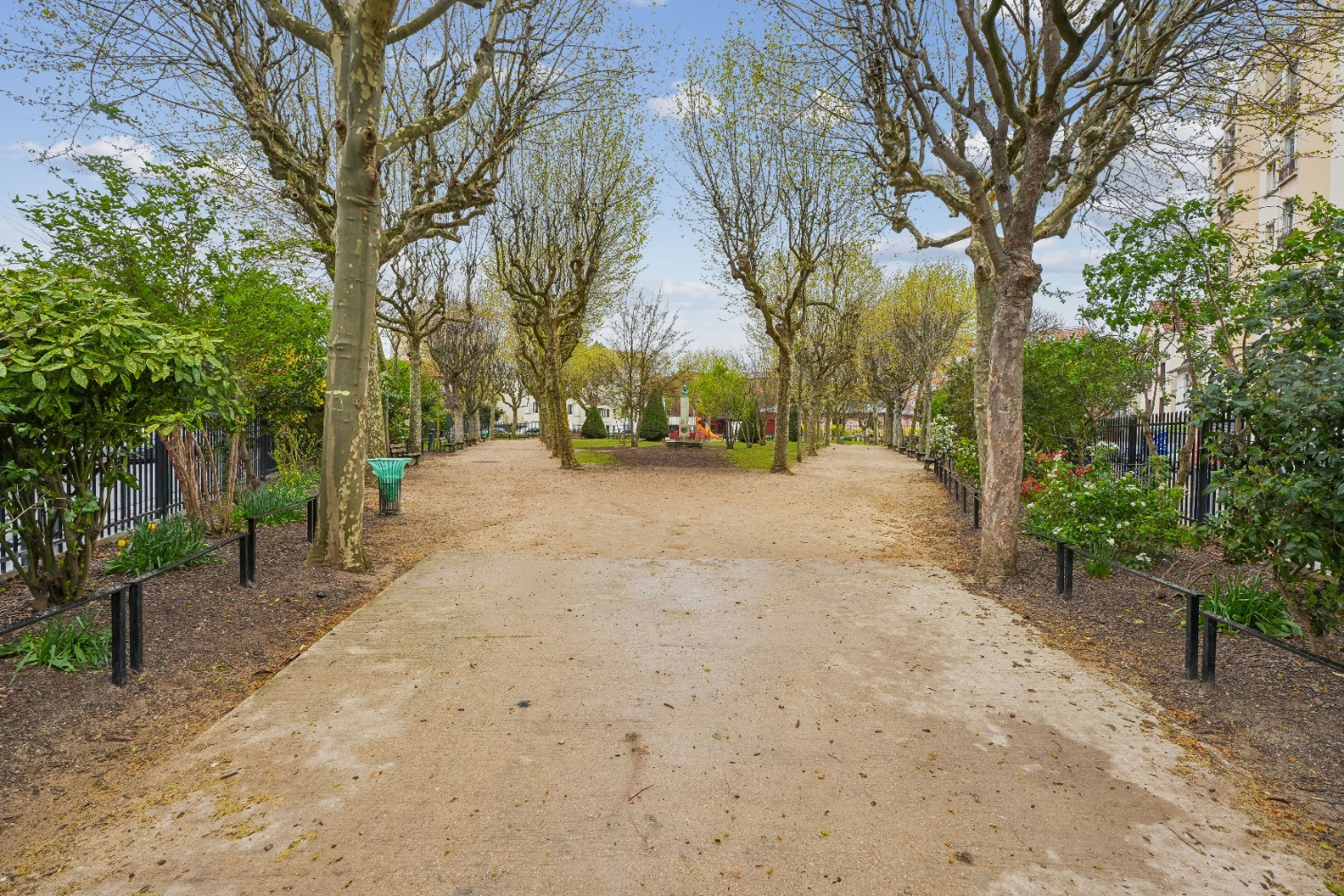 
                                                Vente
                                                 Appartement T2 avec balconnet - Asnières