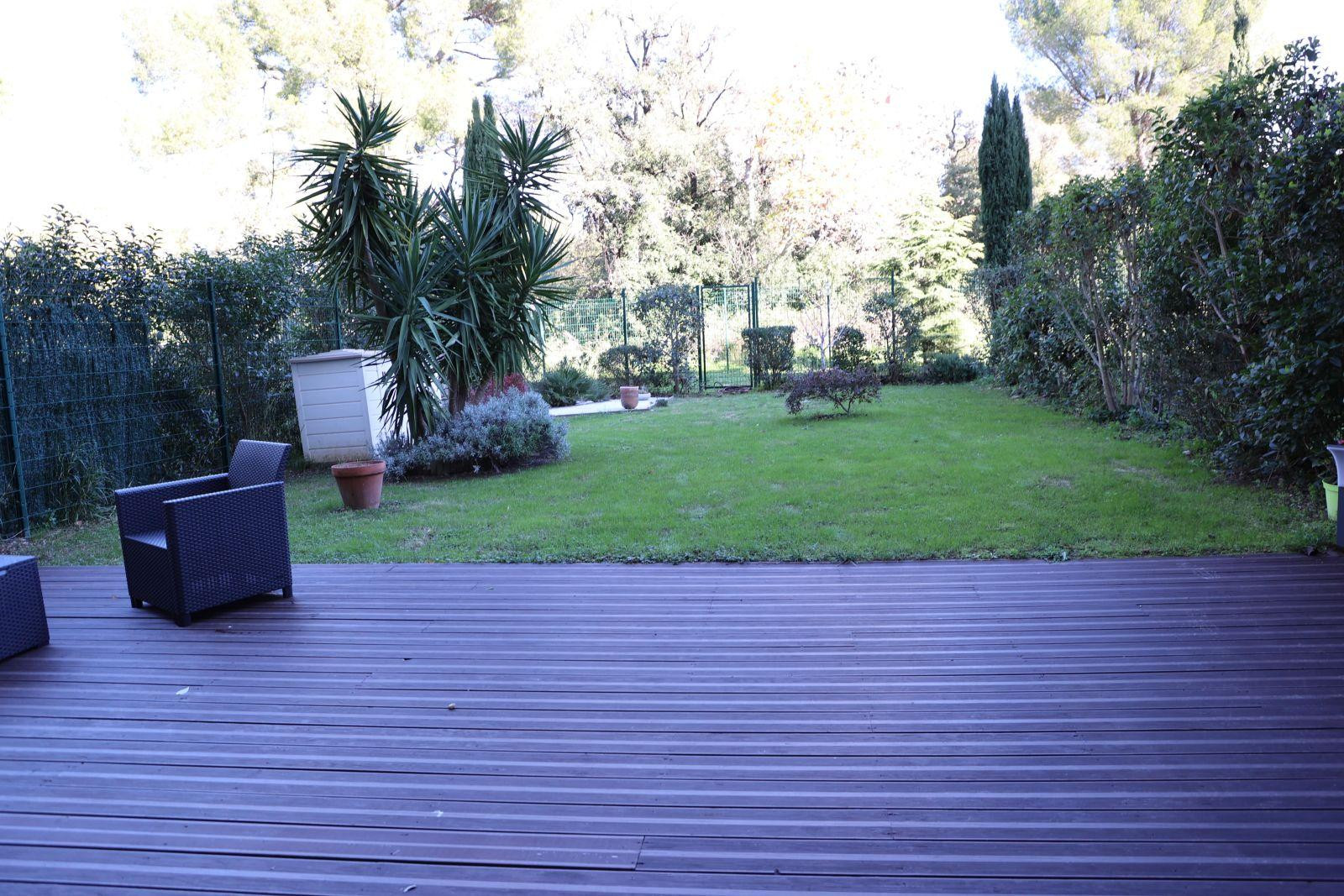 
                                                Location
                                                 Appartement T2 avec jardin en pleine ville !