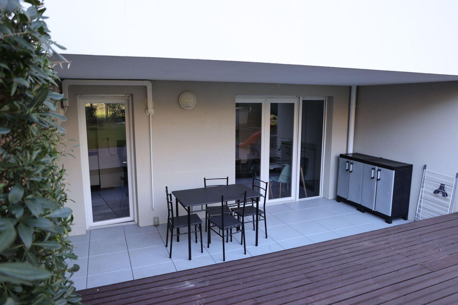 
                                                Location
                                                 Appartement T2 avec jardin en pleine ville !