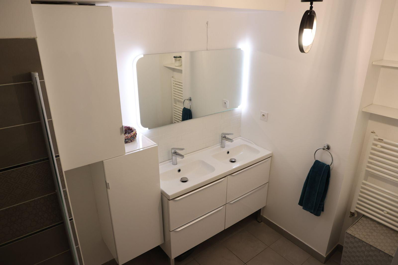 
                                                Location
                                                 Appartement T2 avec jardin en pleine ville !