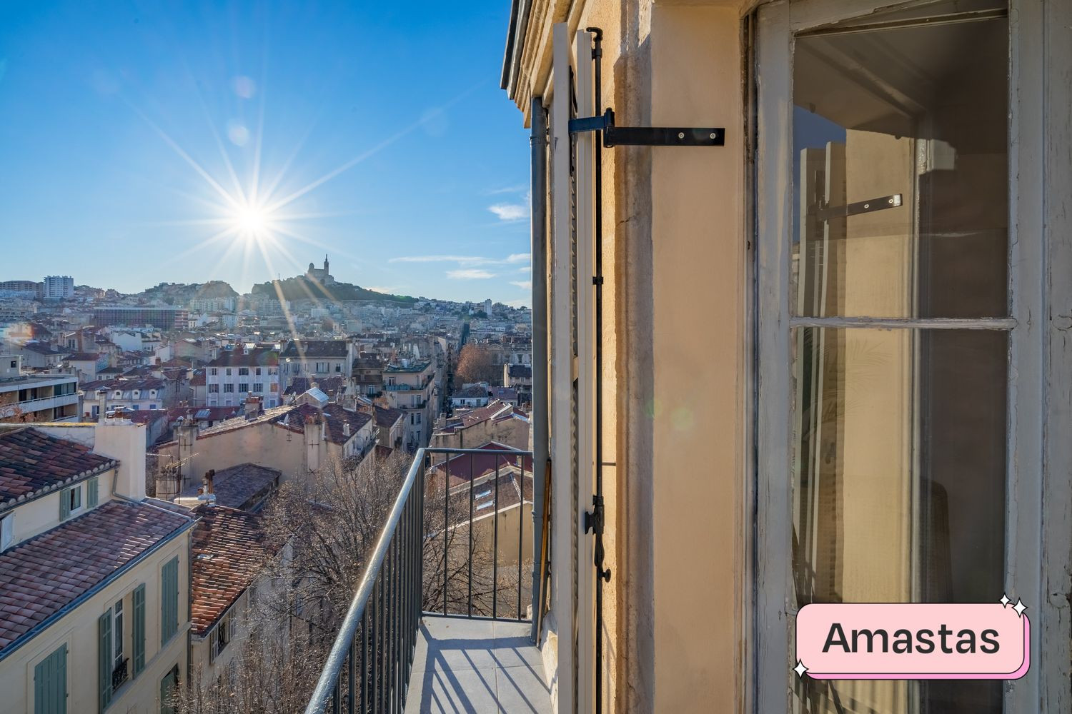 
                                                Location
                                                 Appartement T2 avec son balcon filant en plein cœur du 6eme arrondissement de Marseille