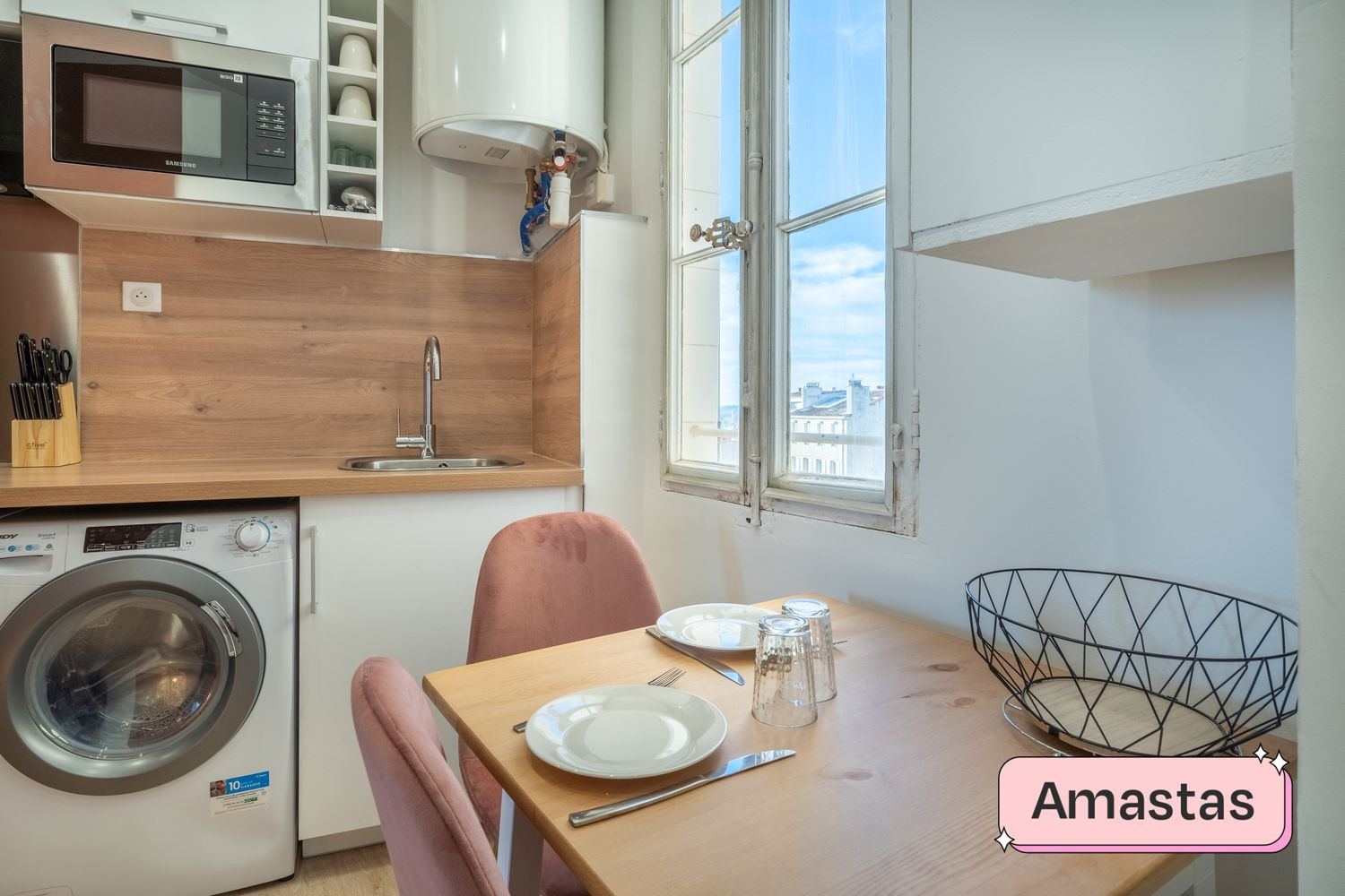 
                                                Location
                                                 Appartement T2 avec son balcon filant en plein cœur du 6eme arrondissement de Marseille