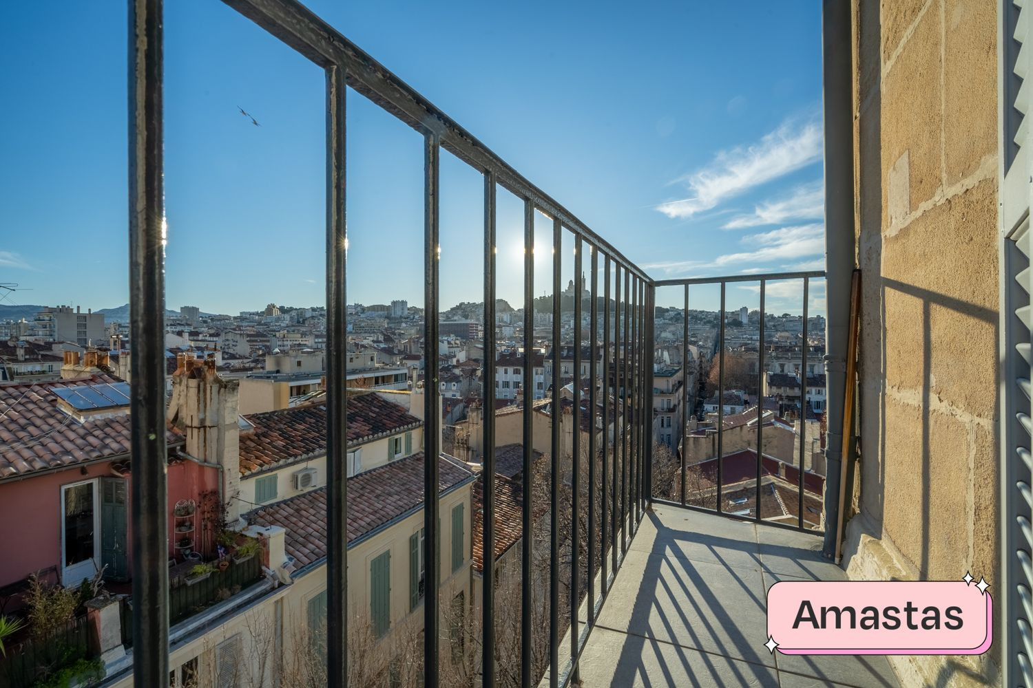 
                                                Location
                                                 Appartement T2 avec son balcon filant en plein cœur du 6eme arrondissement de Marseille