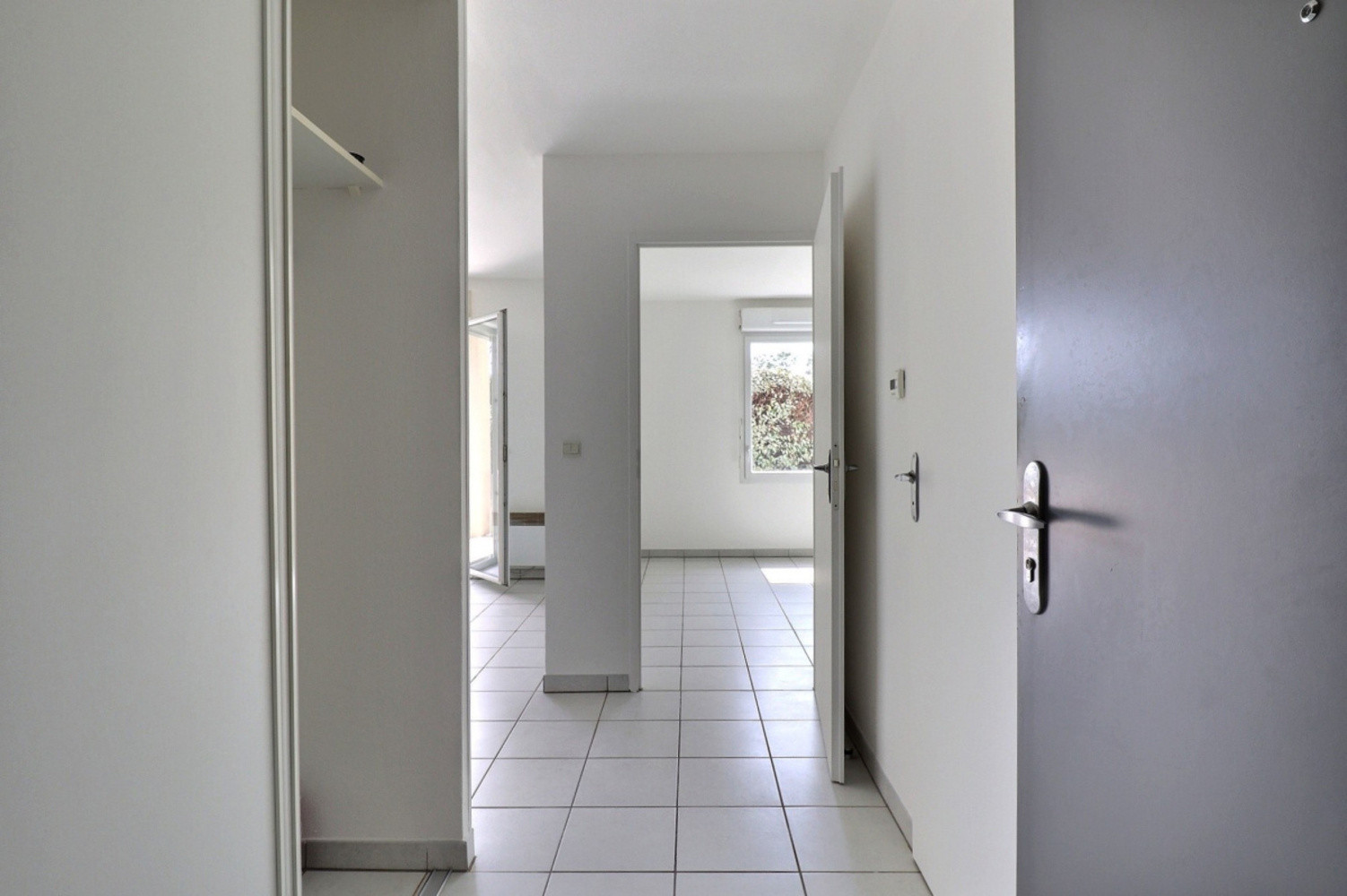 
                                                Vente
                                                 Appartement T2 avec terrasse - jardin