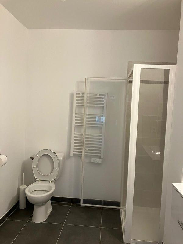 
                                                Location
                                                 Appartement T2 avec terrasse + parking