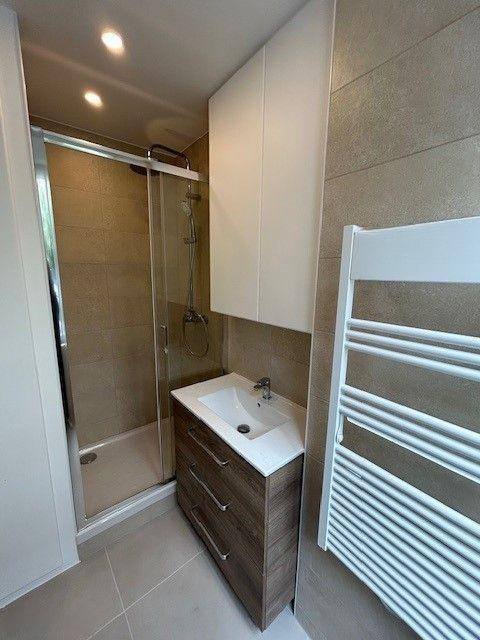 
                                                Location
                                                 Appartement T2 bis, Commerce, Paris 15