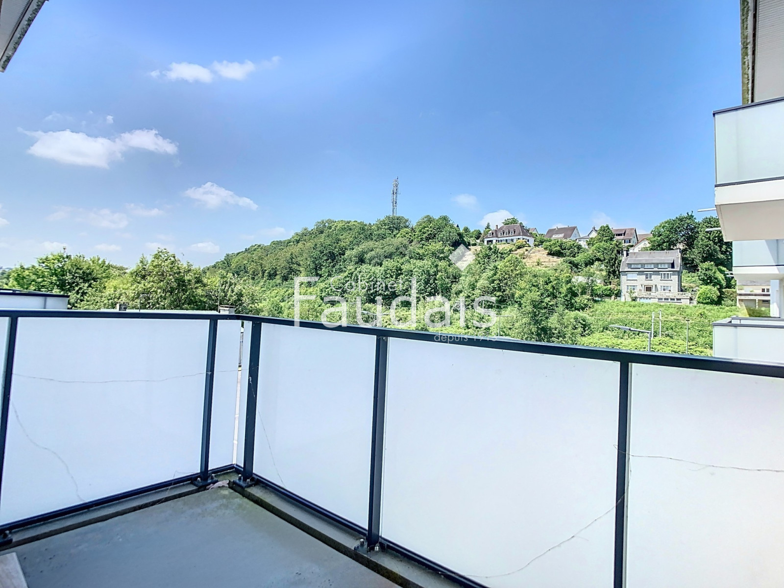 
                                                Vente
                                                 APPARTEMENT T2 CENTRE VILLE IMMEUBLE RECENT