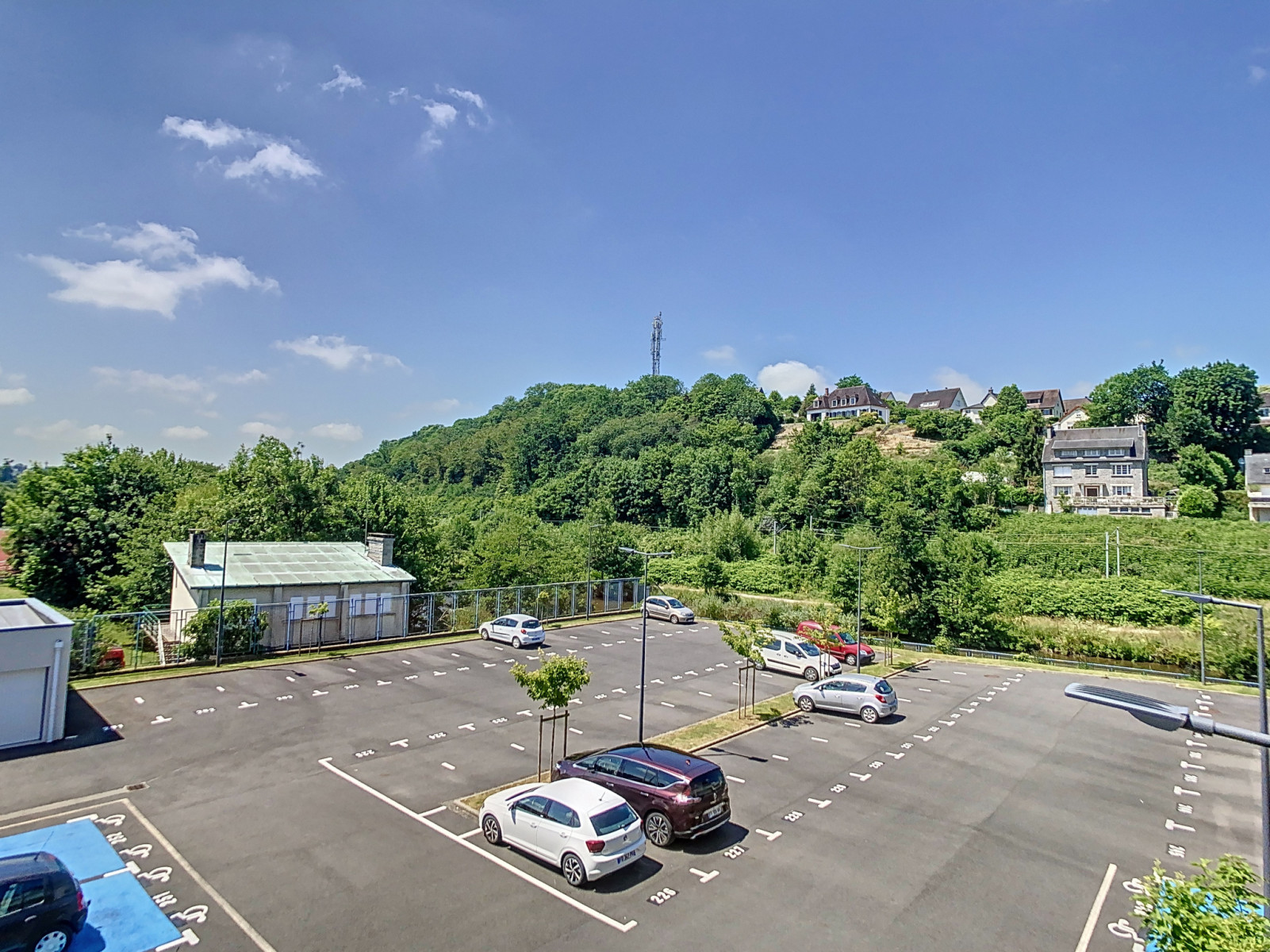 
                                                Vente
                                                 APPARTEMENT T2 CENTRE VILLE IMMEUBLE RECENT