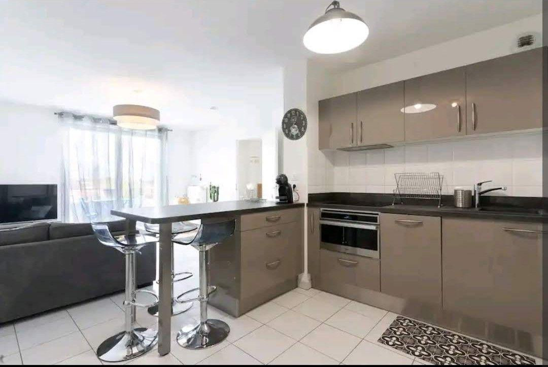 
                                                Location
                                                 Appartement T2 climatisé