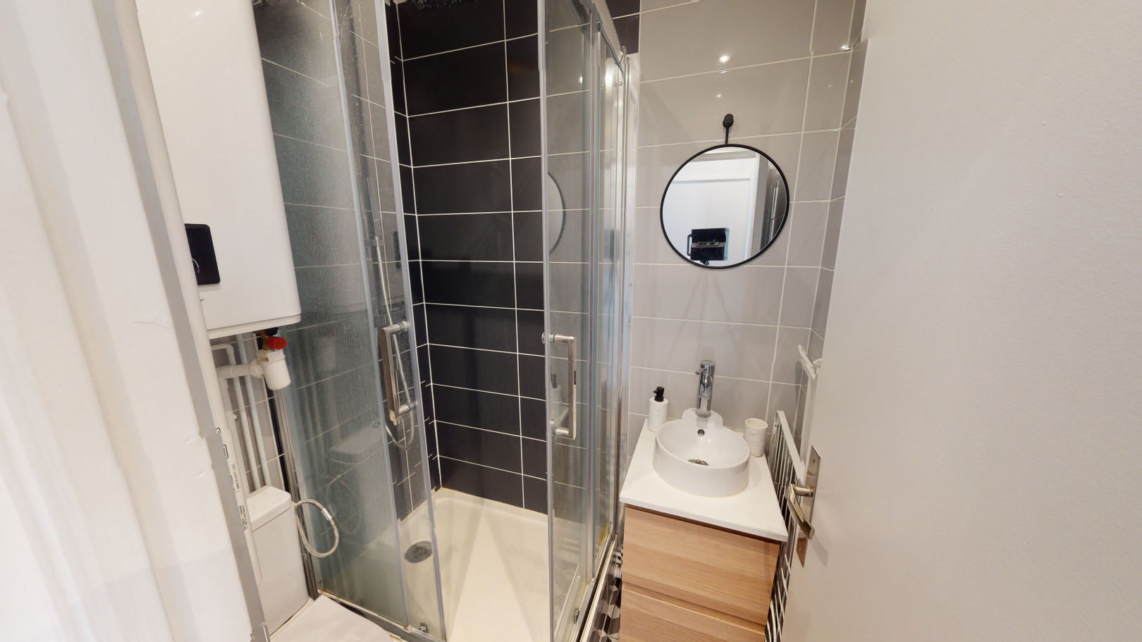 
                                                Location
                                                 Appartement T2 de 19 m2 situé au 2éme étage à Paris 19éme
