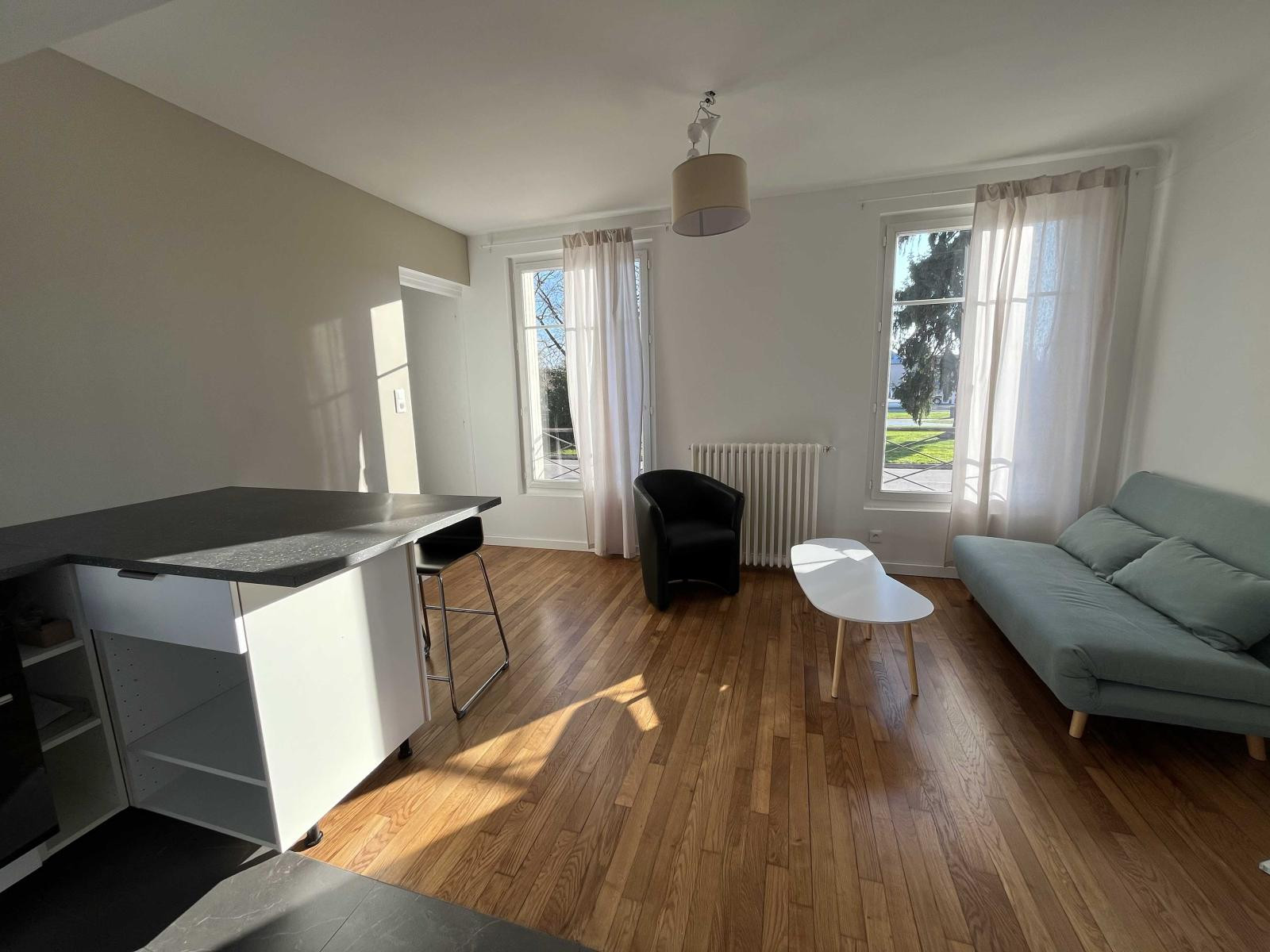 
                                                Location
                                                 Appartement T2 de 41 m² lumineux refait à neuf