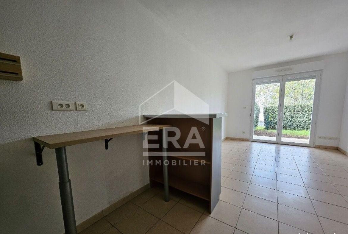 
                                                Location
                                                 Appartement T2, jardin et parking privatif
