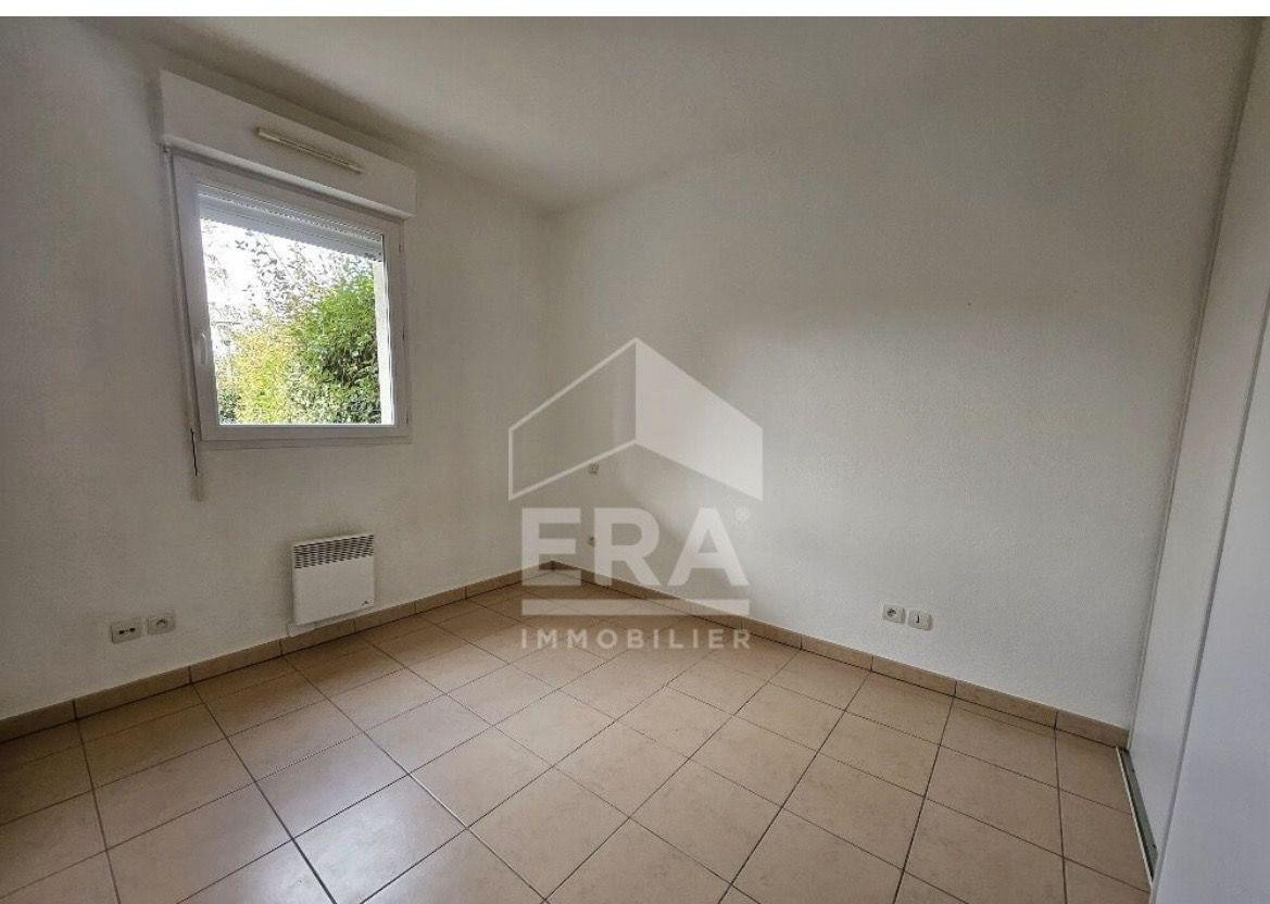 
                                                Location
                                                 Appartement T2, jardin et parking privatif