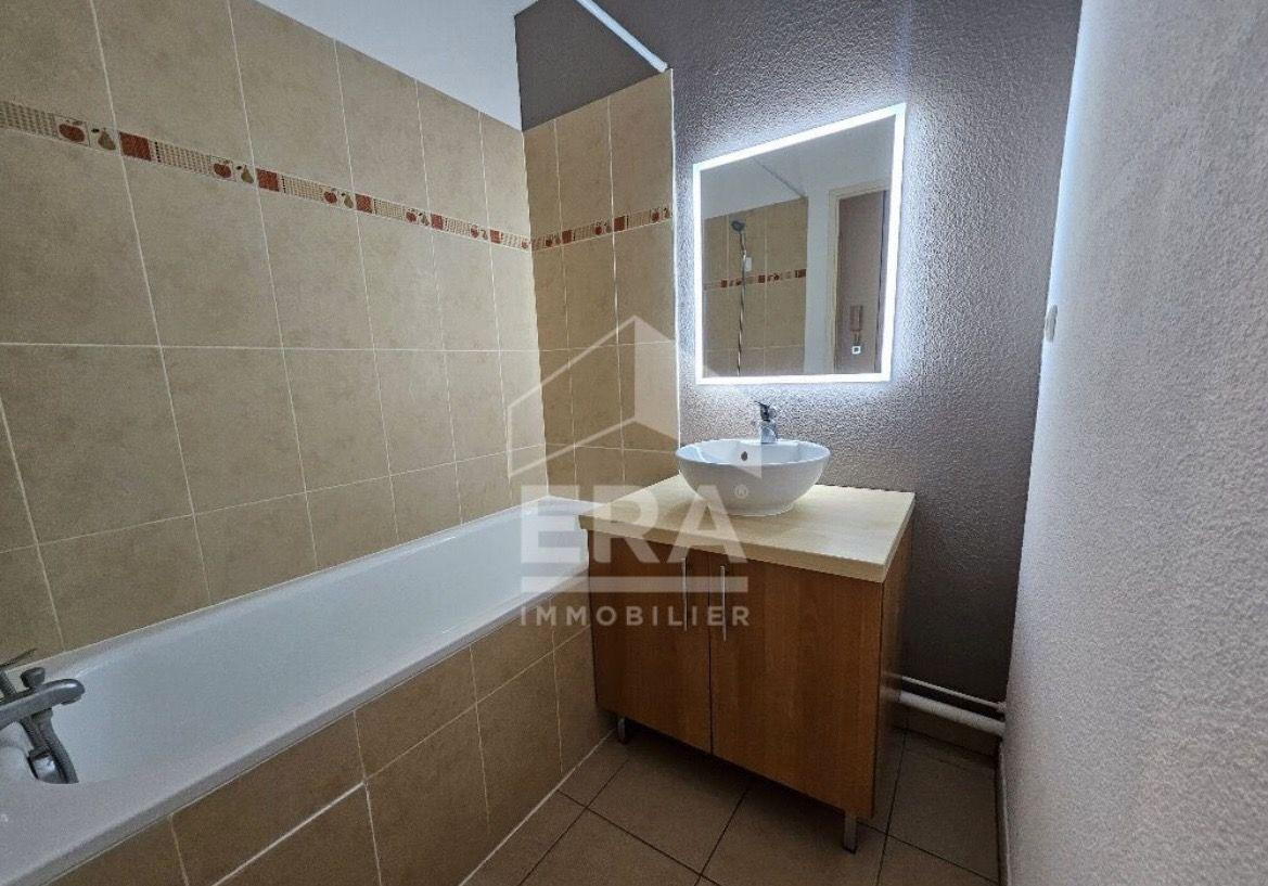 
                                                Location
                                                 Appartement T2, jardin et parking privatif