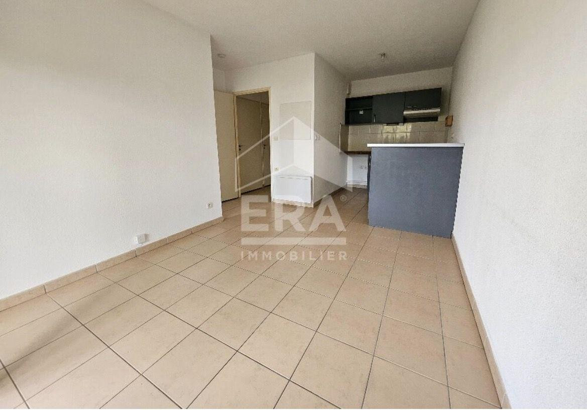 
                                                Location
                                                 Appartement T2, jardin et parking privatif