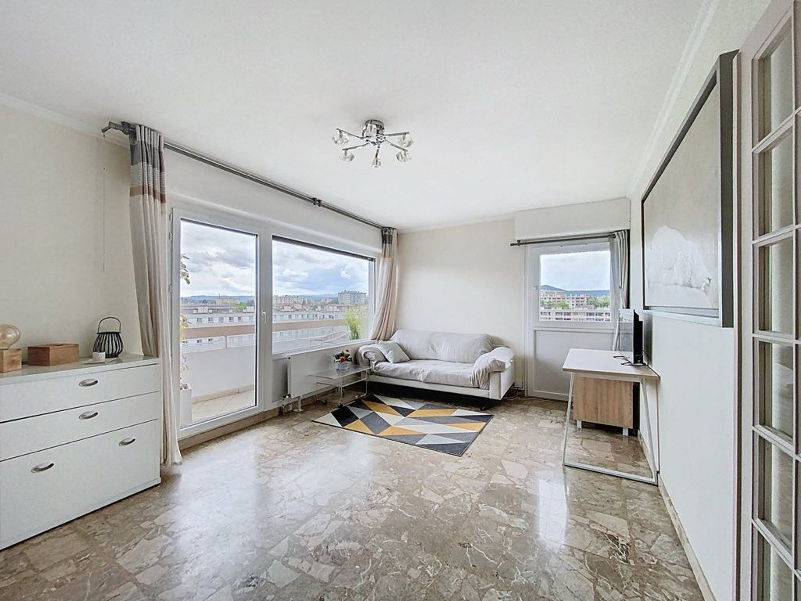 
                                                Vente
                                                 Appartement T2 lumineux avec balcon
