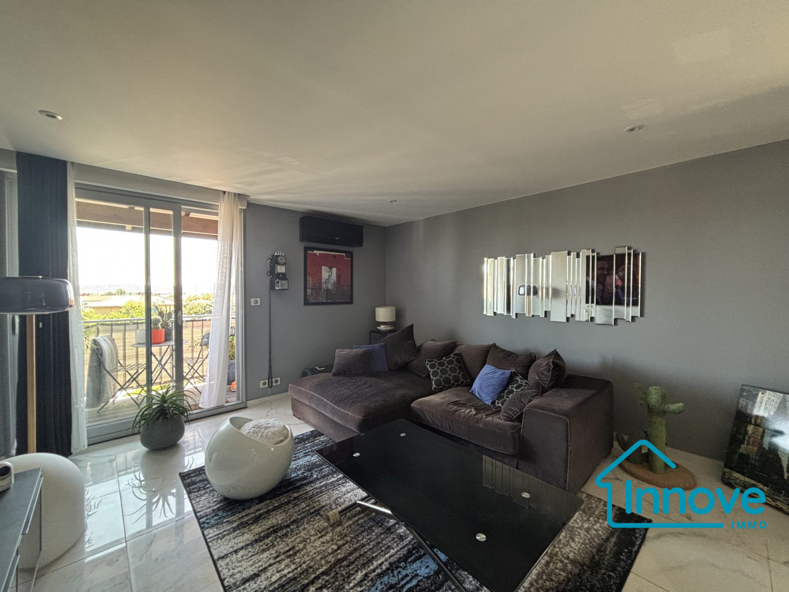
                                                Vente
                                                 Appartement T2 lumineux et refait à neuf