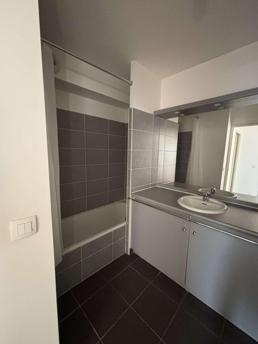 
                                                Location
                                                 Appartement T2 lumineux et rénové à Eysines