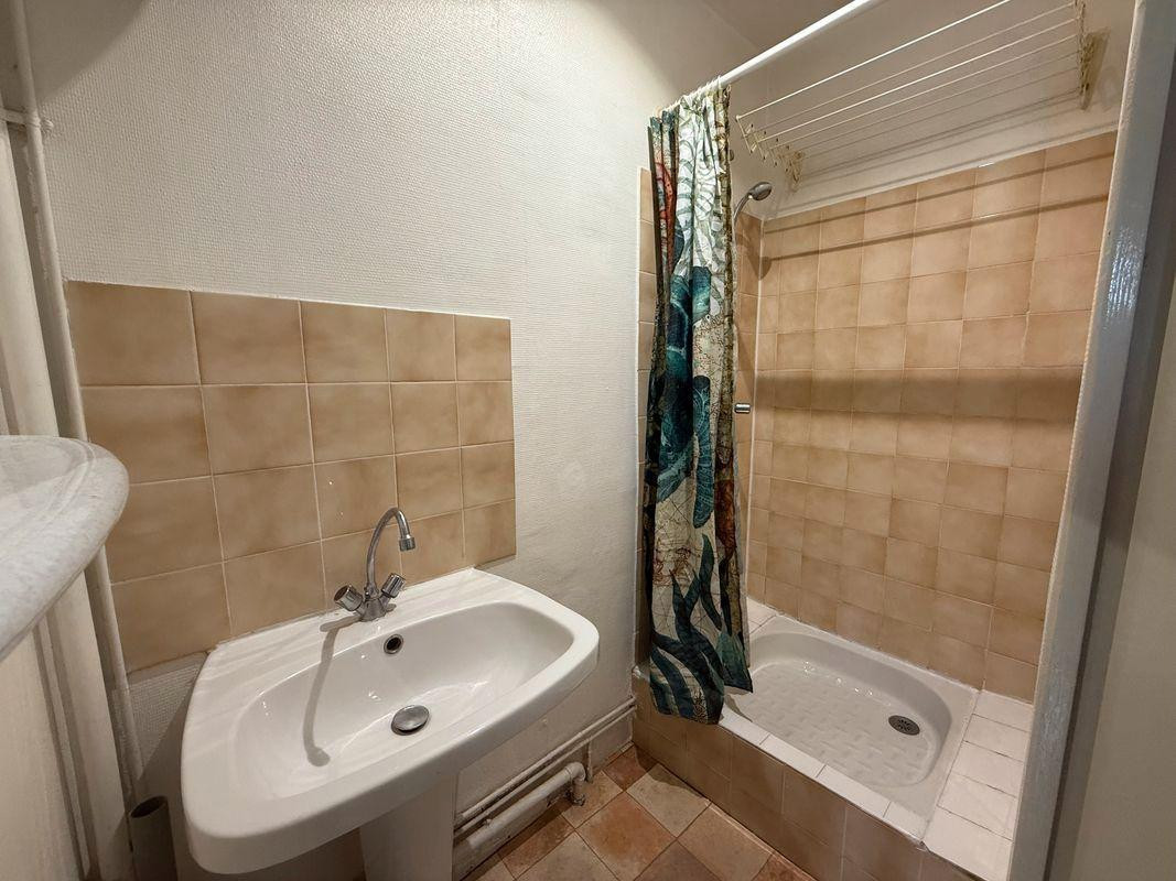 
                                                Location
                                                 APPARTEMENT T2 – LYON 6ème