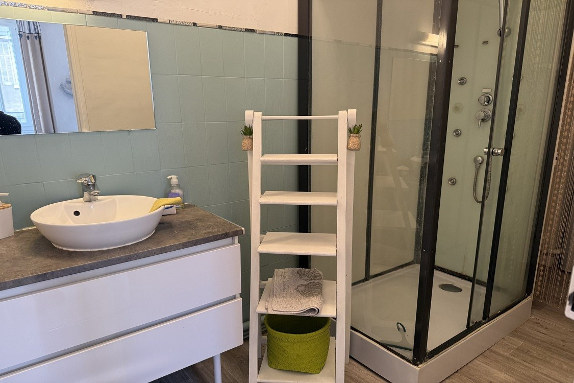 
                                                Location
                                                 Appartement T2 - Marseille 7-ème