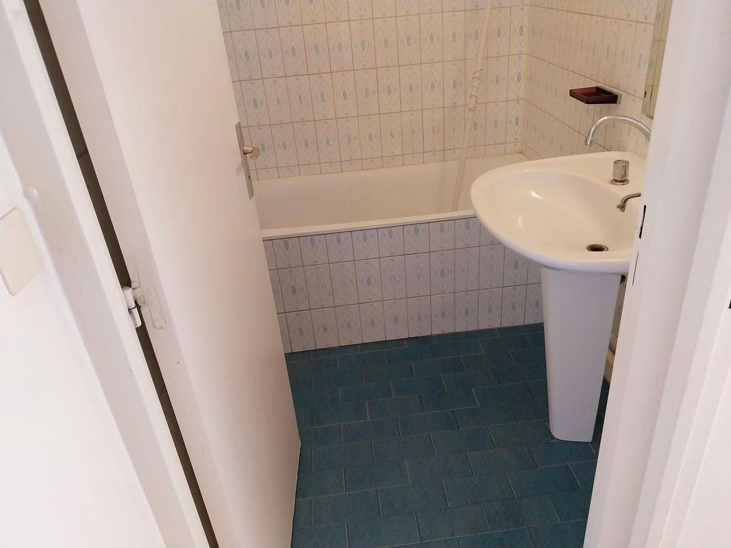 
                                                Location
                                                 Appartement T2 Marseille 8eme